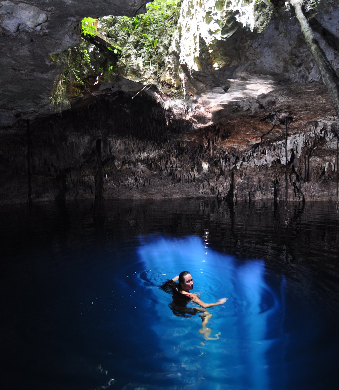 Nadar en las frescas aguas de un Cenote