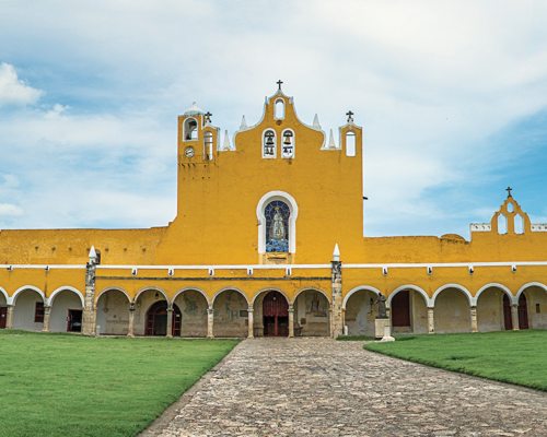 Convento Franciscano de Izamal, Siglo XVI